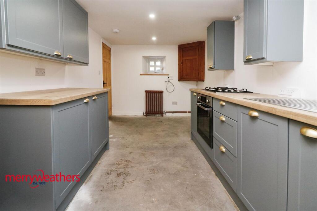 White Cottage - Image 4