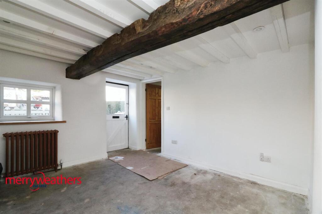 White Cottage - Image 3