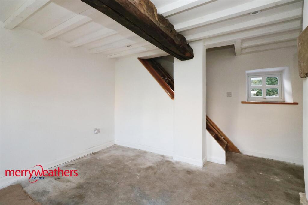 White Cottage - Image 2