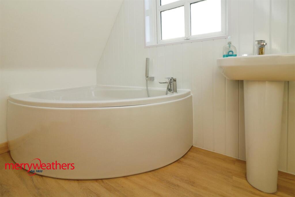 White Cottage - Image 8